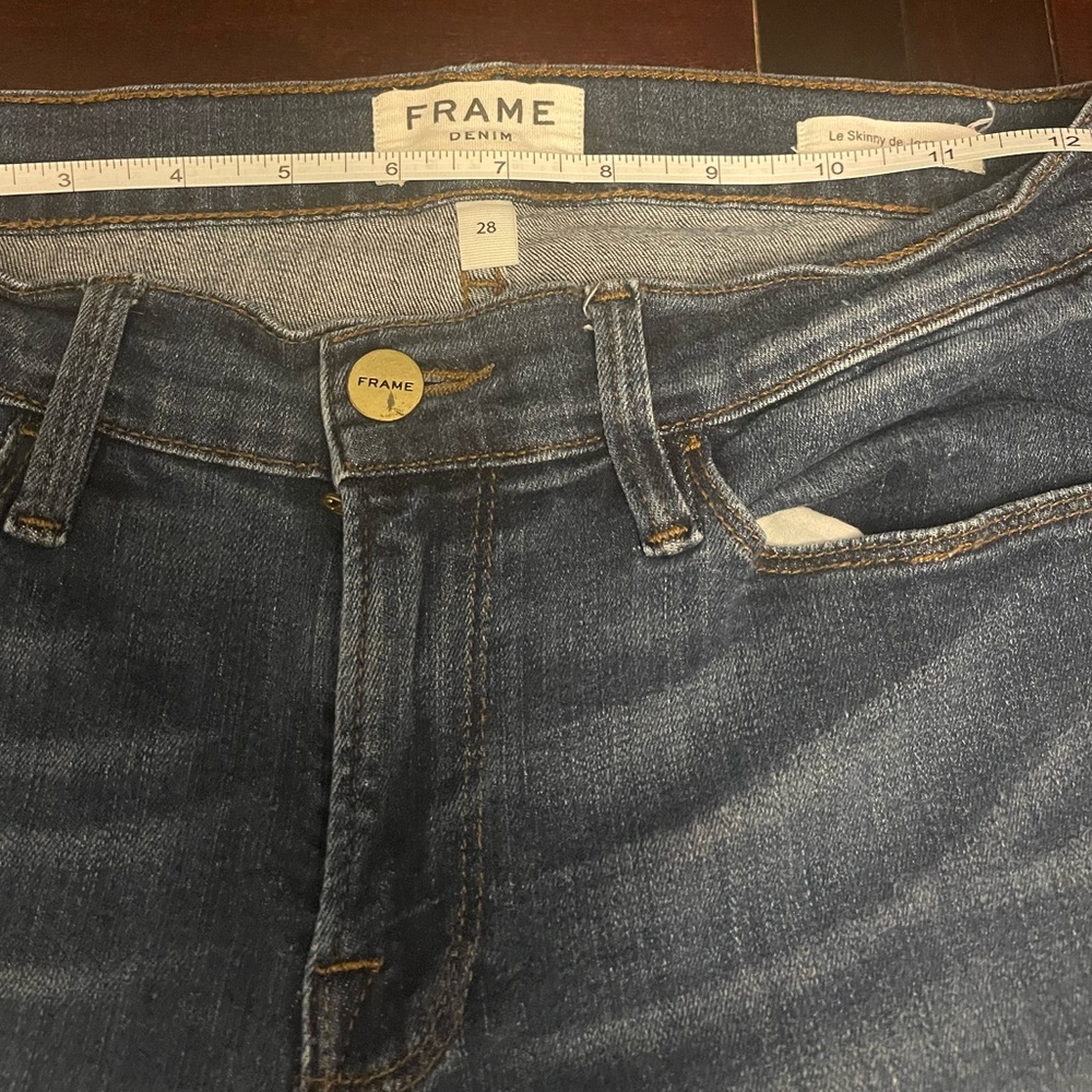 Frame / used jeans. Excellent condition. Size 28. Le Skinny de Jeanne style.
